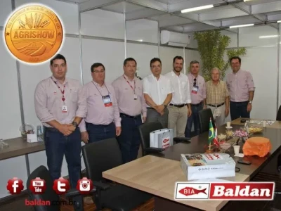 Srs. Junior, Sidney, Adriano, Eduardo Fernandes e Celso Ruiz c/ nossos clientes Srs. Pedro, Vitor e Luis Antonio da Cotia Trade - SP.